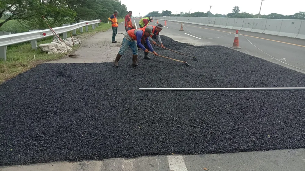 Pemadatan Aspal di Kawasan Industri